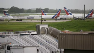 Aerolíneas canadienses suspenden vuelos a Cuba por falta de combustible en la isla