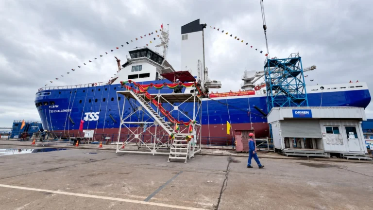 TSS Challenger, buque CSOV de TSSM construido por Damen en el astillero Ha Long de Vietnam.