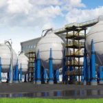 Tanques industriales de hidrógeno vinculados al informe de la IEA sobre riesgos de suministro.