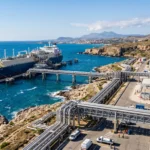 Terminal Alexandroupolis LNG con buque metanero y unidad FSRU fortaleciendo el suministro energético de Europa central y oriental.