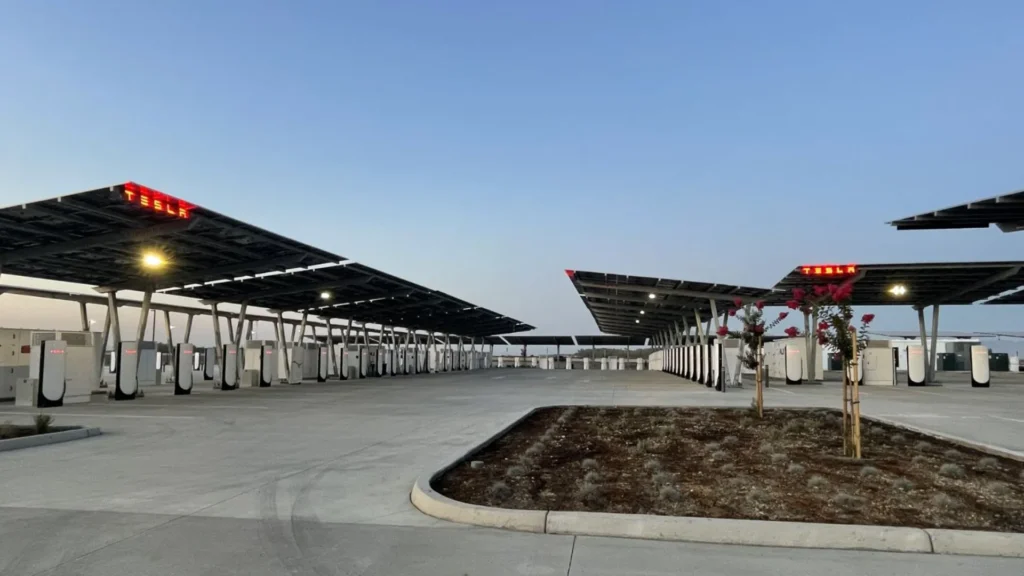 Tesla pushes mass charging with Oasis supercharger in California