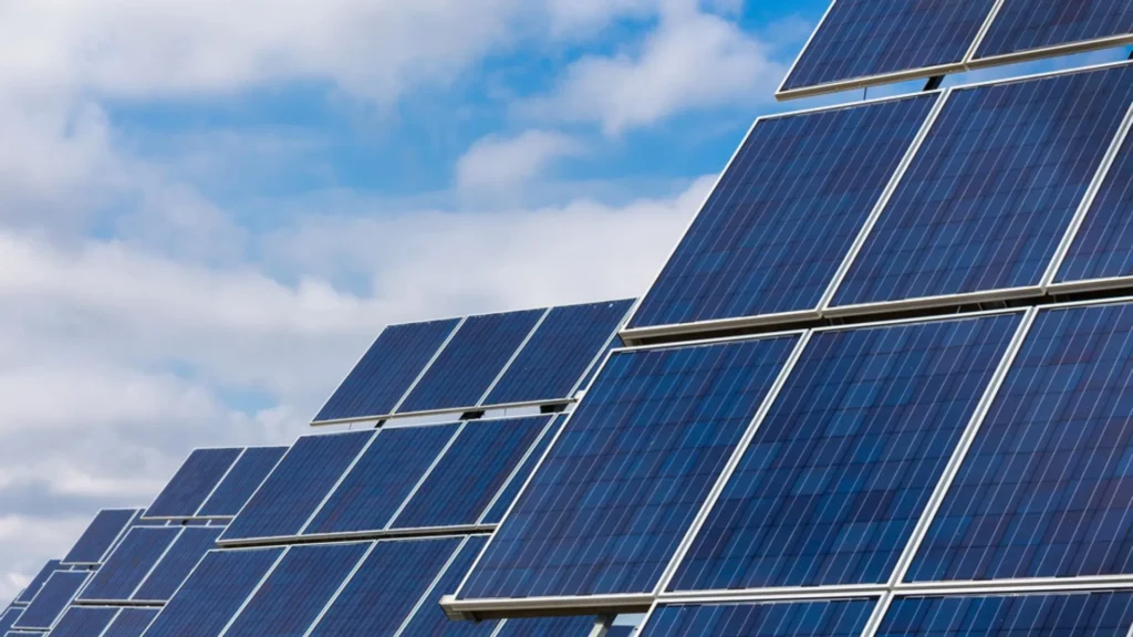 TotalEnergies inaugura planta solar en Sevilla