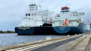 TotalEnergies retira su terminal flotante de GNL en Le Havre