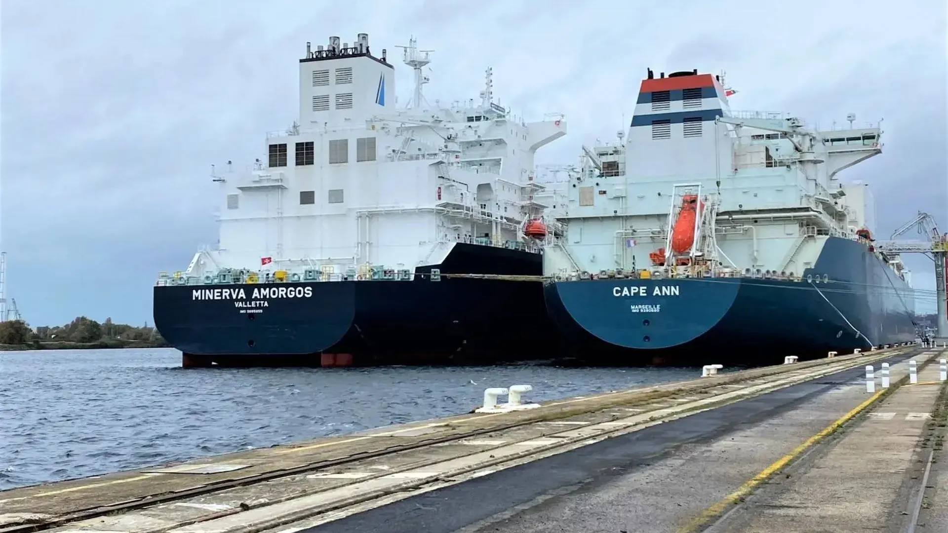 TotalEnergies retira terminal flotante de GNL en Francia