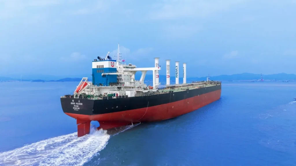 U-Ming installs rotor sails on Grand Pioneer at COSCO Zhoushan