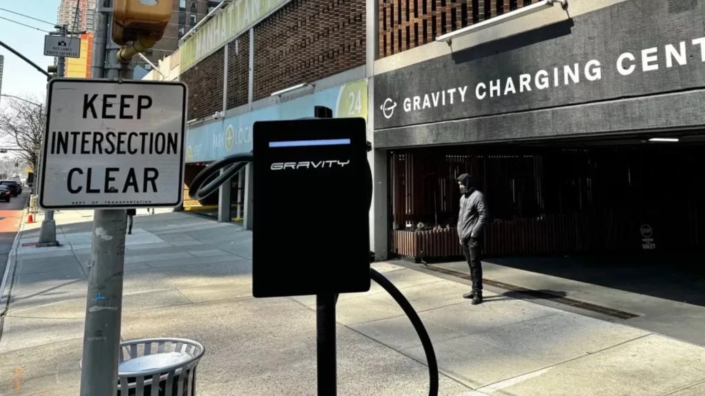Un cargador rápido de CC eficiente y poderoso de Gravity