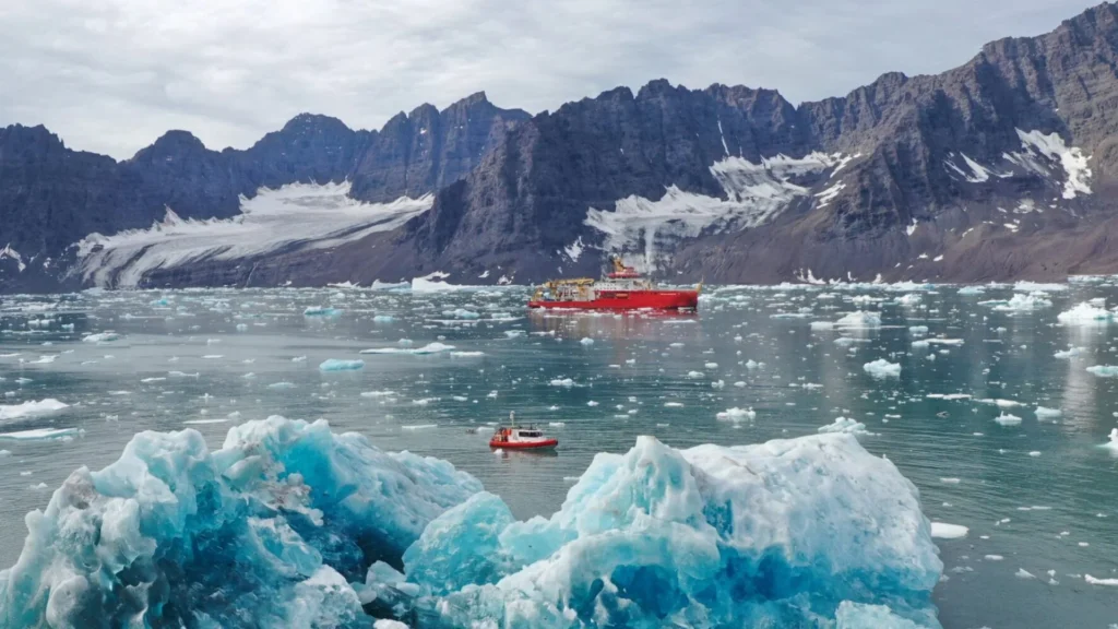 A scientific expedition analyzes ice melt in Greenland and Atlantic currents