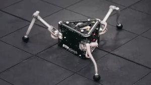 Robot que salta asteroides