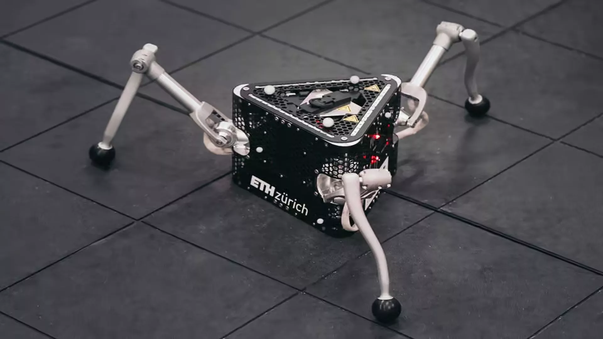 Un robot que salta asteroides supero prueba de viaje con gravedad cero