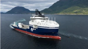 Buque híbrido Island Evolution llega a Noruega para su construcción final