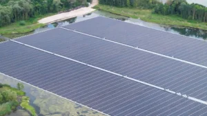 Velto Renewables asume control total de la mayor planta solar flotante de Europa