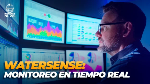 Especialista analiza datos en tiempo real del sistema WaterSense en una sala de monitoreo con múltiples pantallas.