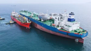 CLPe y CNOOC lideran operación inédita de GNL para un VLCC en aguas de Hong Kong