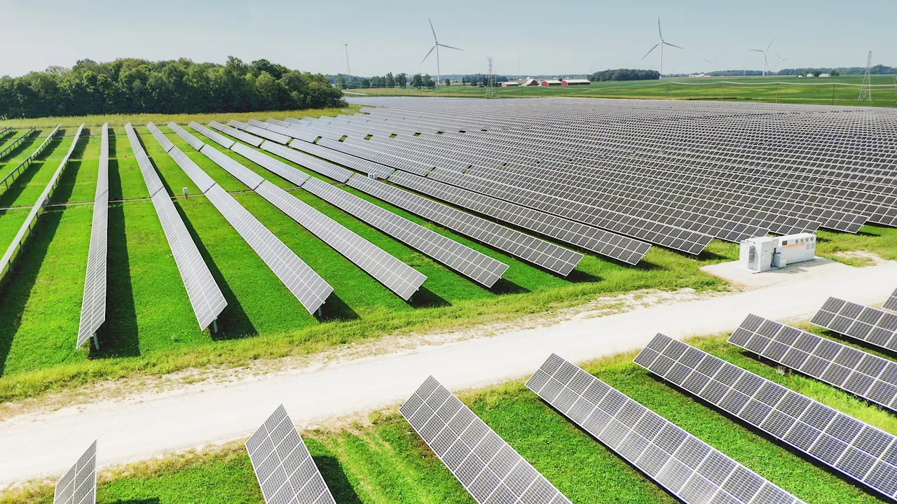 ABB amplía su presencia en energía solar y eólica