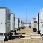 Adani Green amplía su capacidad BESS con sistemas de almacenamiento de energía en baterías a gran escala.