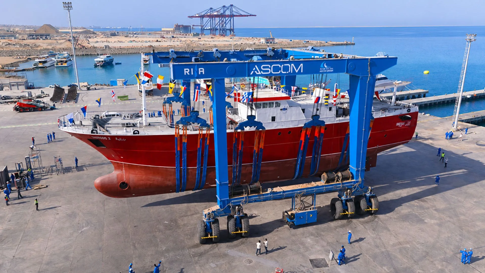 Buques pesqueros REZK 2 y REZK 3 durante su botadura en el astillero South Red Sea Shipyard en Egipto.