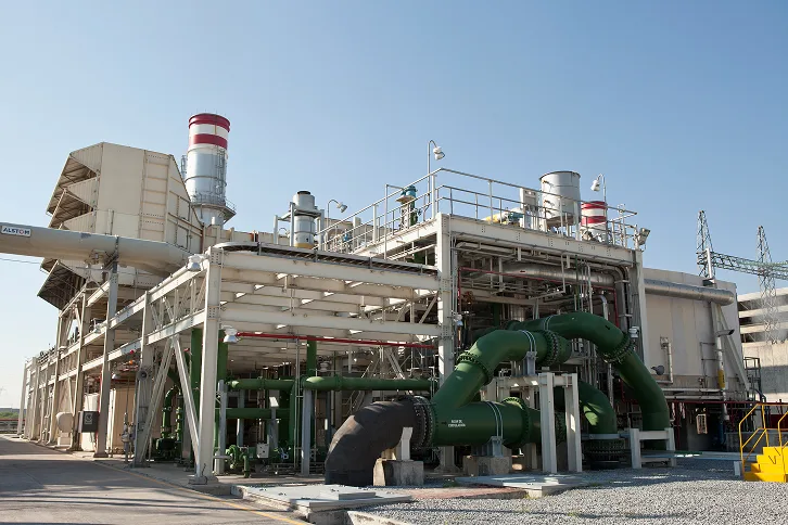 La operación incluye 2,6 GW de capacidad instalada, equivalente al consumo eléctrico de varios millones de hogares en México.