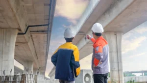 Factores críticos para lograr durabilidad en sistemas de recubrimiento y revestimiento en estructuras de concreto industrial y marino en el sector energético