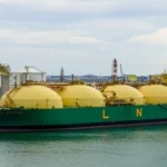 Buque metanero para compraventa de GNL