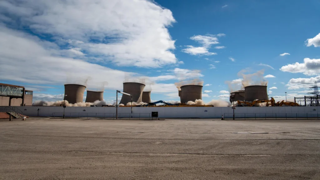 Demolition of the cooling towers at the Cottam power station