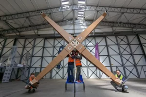 Crean el dron más grande del mundo con espuma y cartón