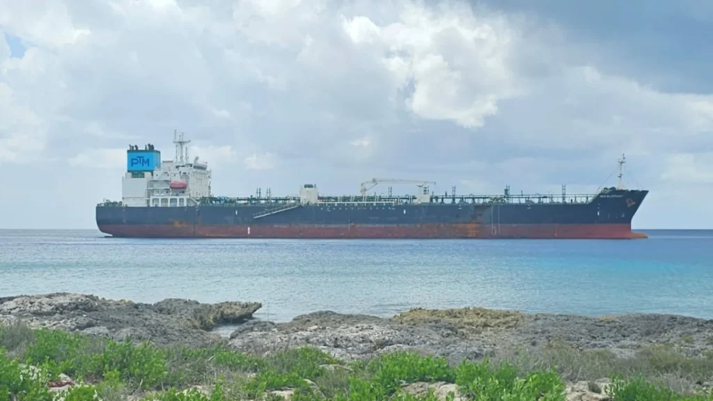Sea Elephant, el buque petrolero encalla