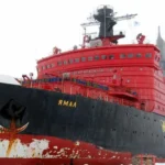 rompehielos nuclear más grande en el hielo