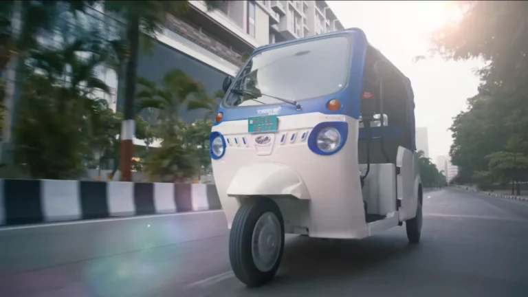 Electrificar vehículos de tres ruedas Mahindra.jpg