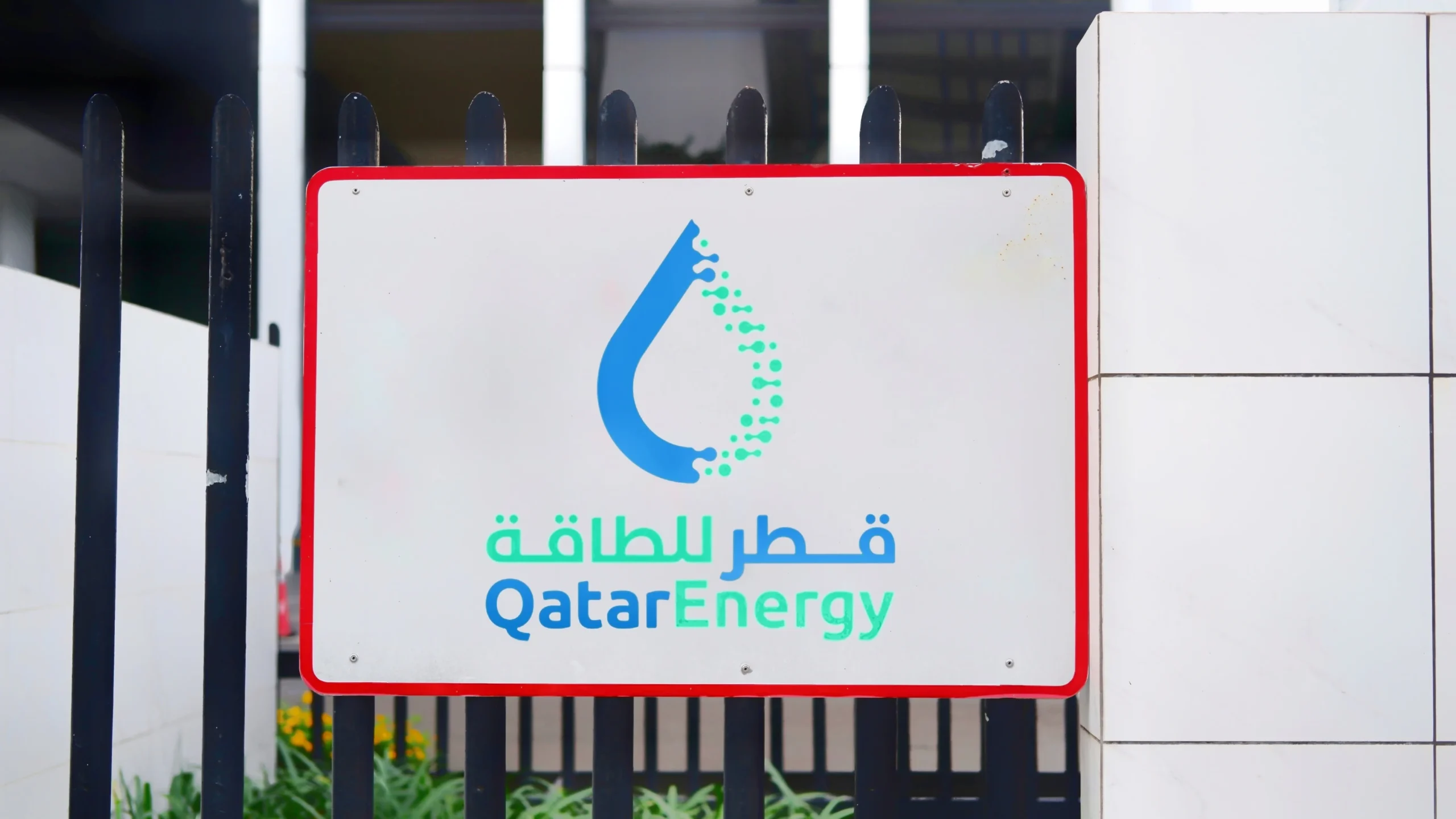 La empresa estatal QatarEnergy anuncia que el incidente operativo reportado en la planta de gas Barzan en Ras Laffan ha sido controlado.