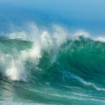 Oleaje marino utilizado para la generación de wave energy mediante tecnologías como el sistema CETO.