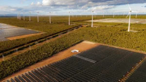 Equinor pone en marcha su primer complejo híbrido solar y eólico