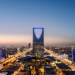 Vista nocturna de Riad, Arabia Saudita