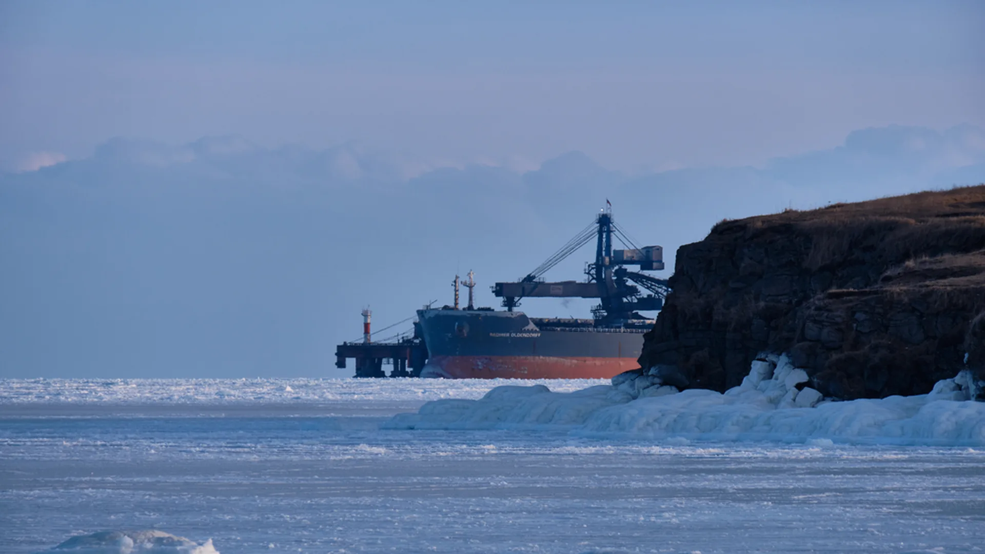Infraestructura energética en Cook Inlet, Alaska, donde Cook Inlet LNG desarrolla un proyecto FSRU para reforzar la seguridad energética regional.