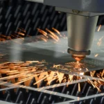 Proceso automatizado de fundición de aluminio con corte de alta precisión en entorno extremo