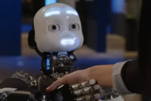 iCub 3: el robot que permite a las personas ver y sentir de forma remota