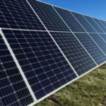 Paneles solares de un proyecto fotovoltaico asociado a Iberdrola y su estrategia de suministro de energía renovable en Estados Unidos.