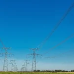 Electricity system europeo con líneas de alta tensión ante condiciones meteorológicas extremas.