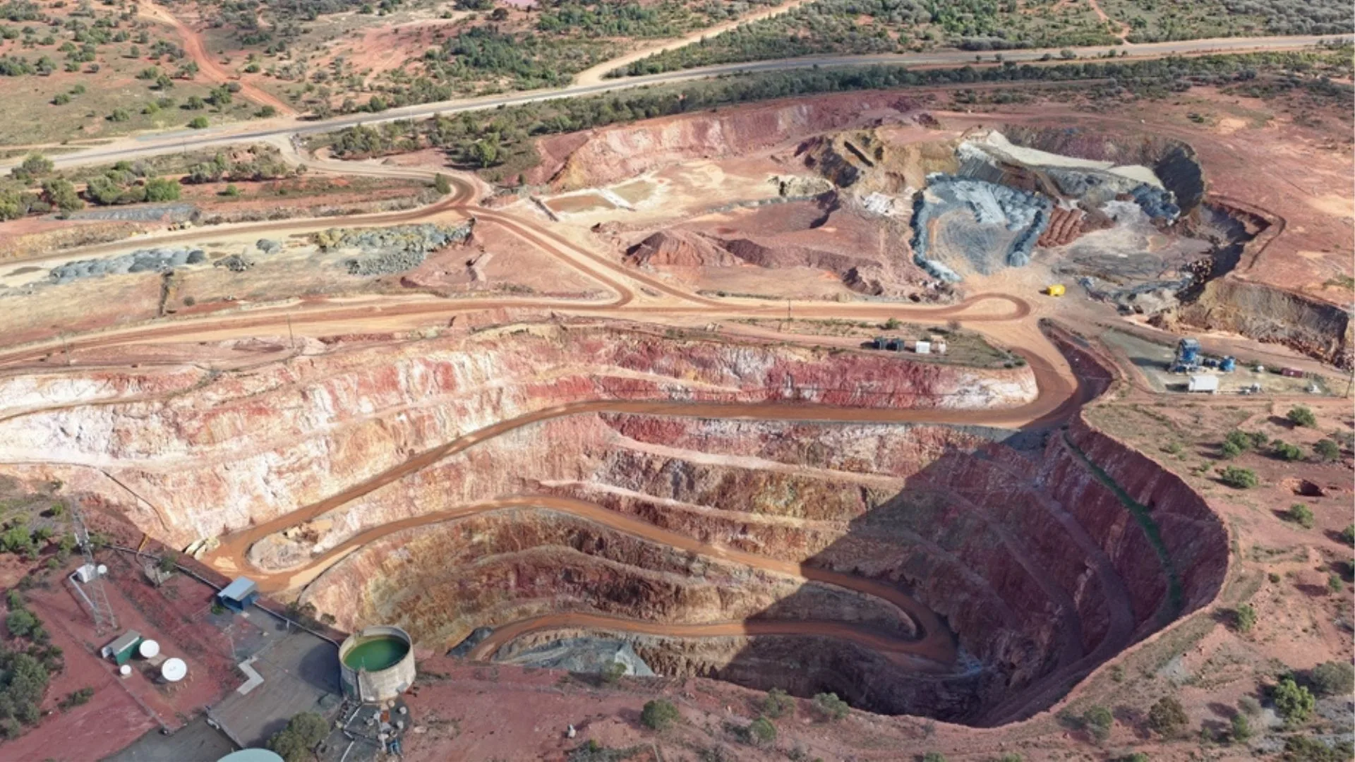 Mina a cielo abierto en Australia, donde Rio Tinto avanza con el desarrollo del proyecto de cobre y oro Winu.