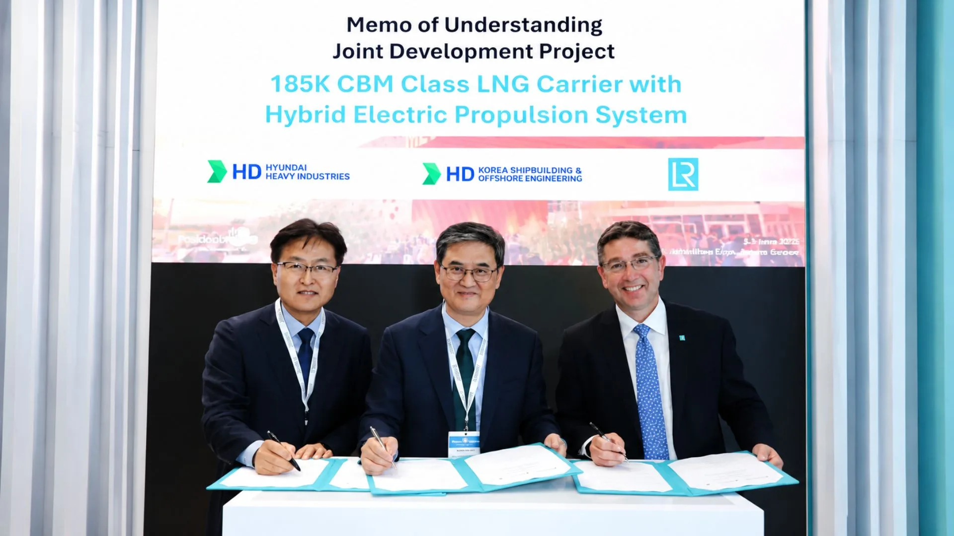 LR, HHI y KSOE firman un acuerdo para desarrollar un buque metanero de 185.000 m³ con propulsión híbrida eléctrica durante Posidonia 2026.