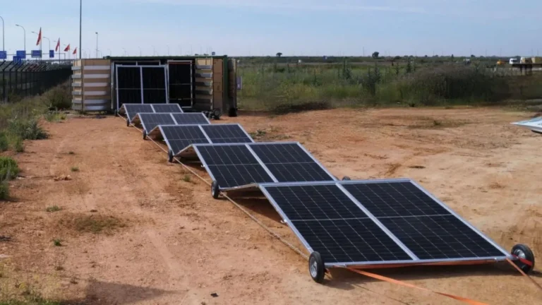 generadores solares móviles en la fábrica