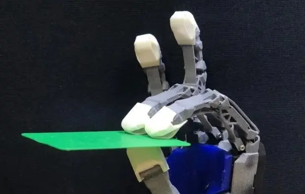 La mano robótica