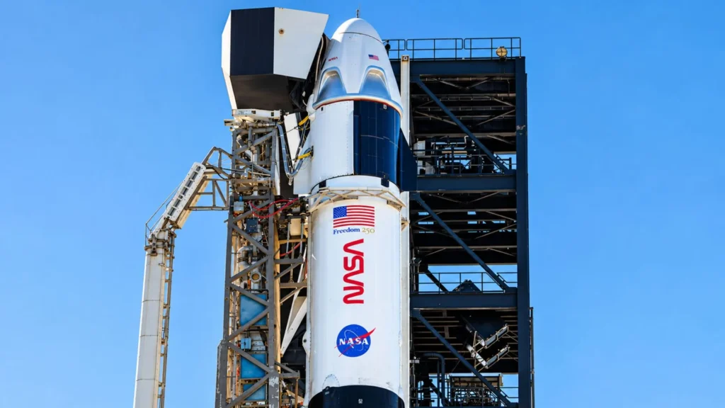 Nave Dragon de SpaceX preparada para la Crew-13 mission de la NASA antes de su lanzamiento.