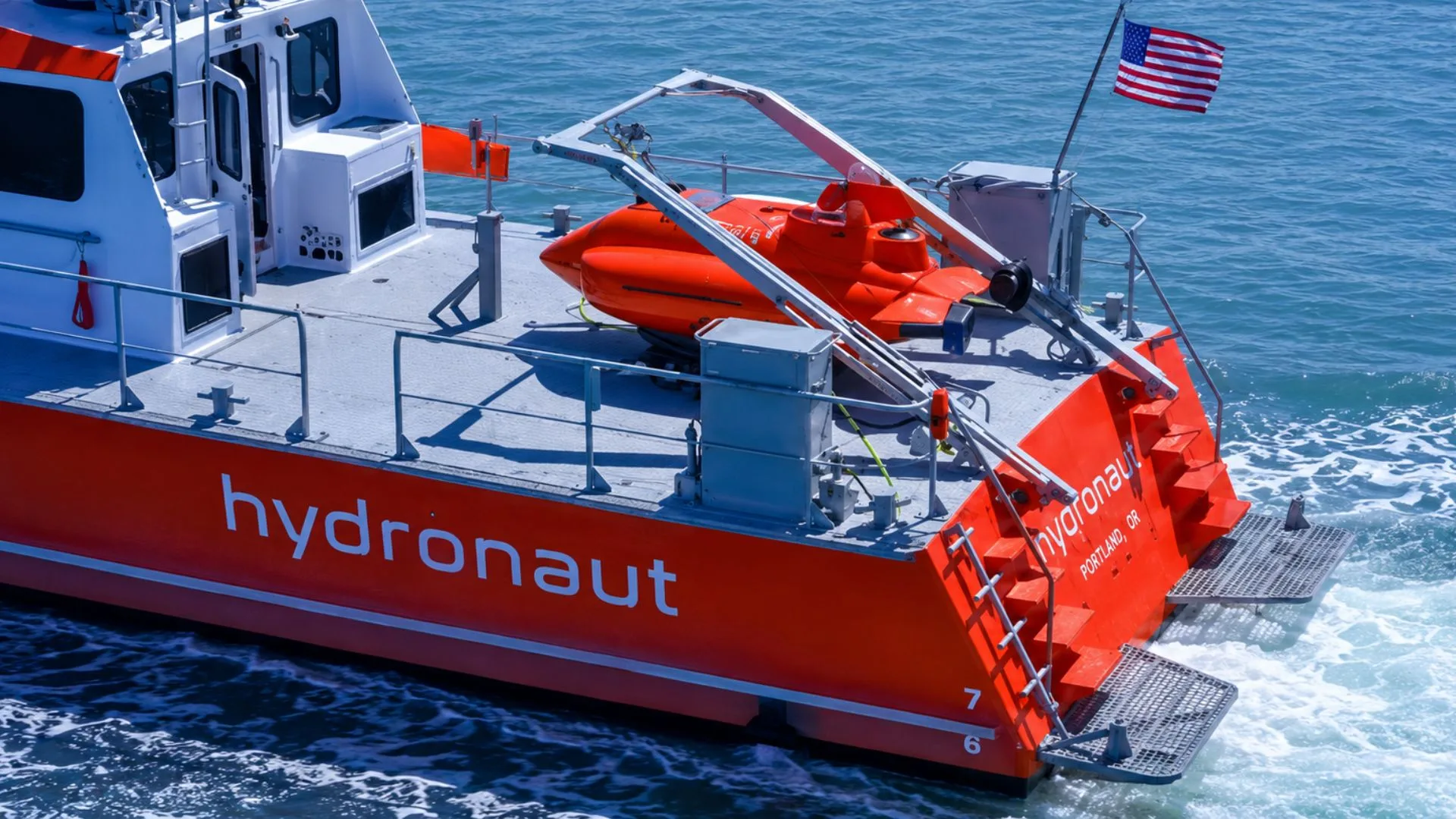 electric manipulator de Nauticus Robotics a bordo de una embarcación para operaciones con vehículos submarinos autónomos.