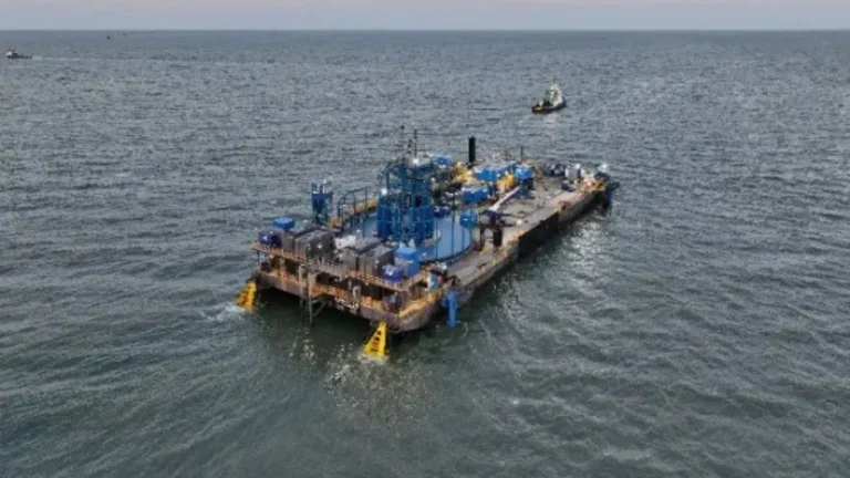 barcaza para cables submarinos en Estados Unidos
