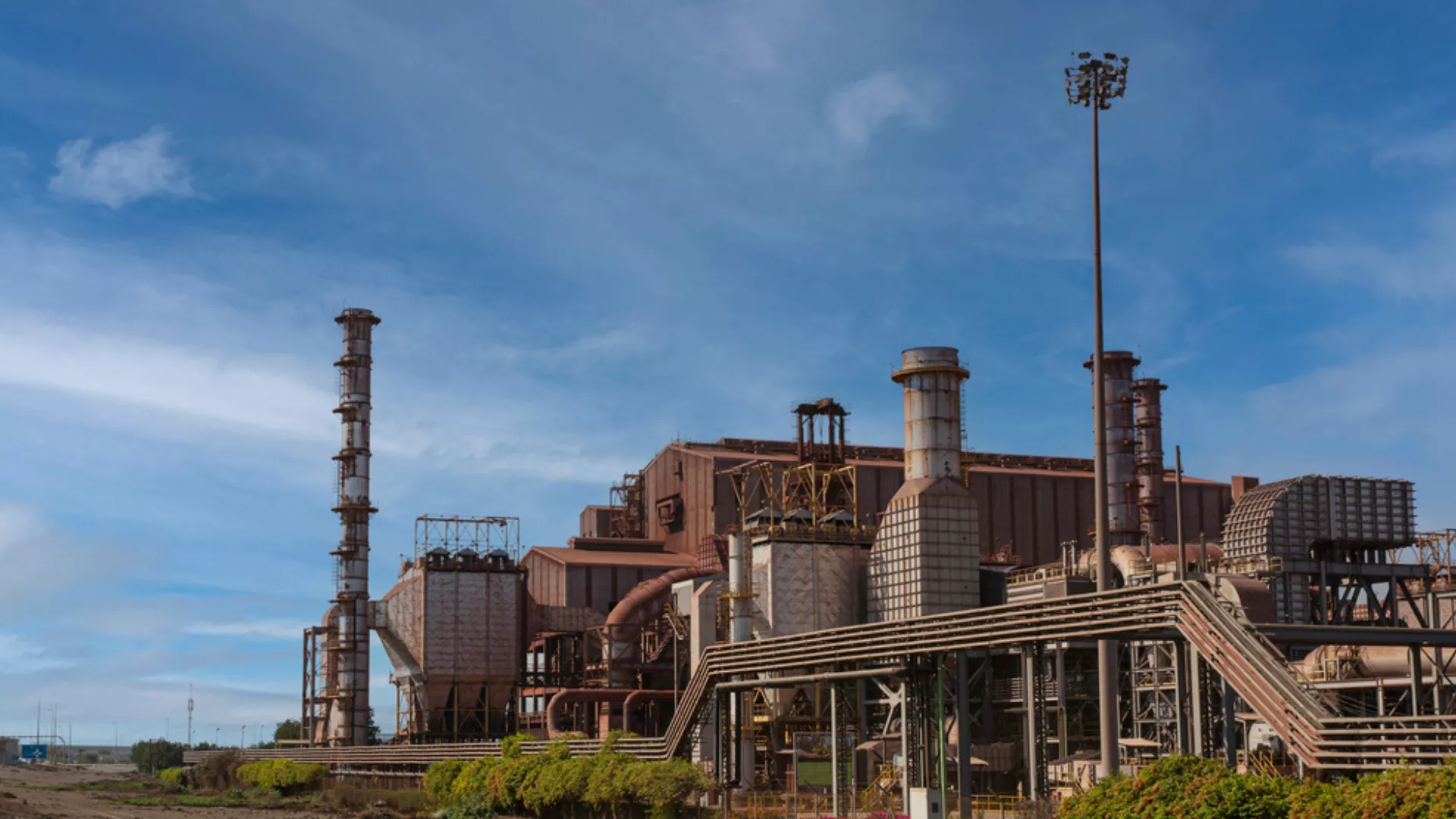 nueva refinería de Omán podría comenzar pronto a procesar crudo más pesado