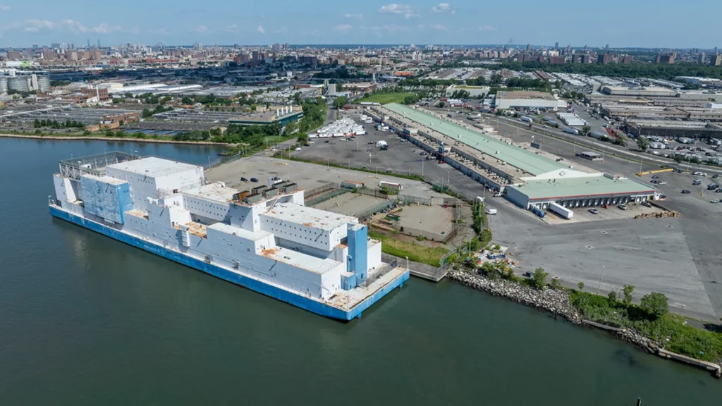 Vista aérea de la cárcel flotante de Hunts Point