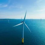 Vista aérea de turbinas marinas asociadas al Morgan wind farm en el mar de Irlanda.