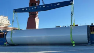 Instalan aerogeneradores en el parque eólico marino Windanker