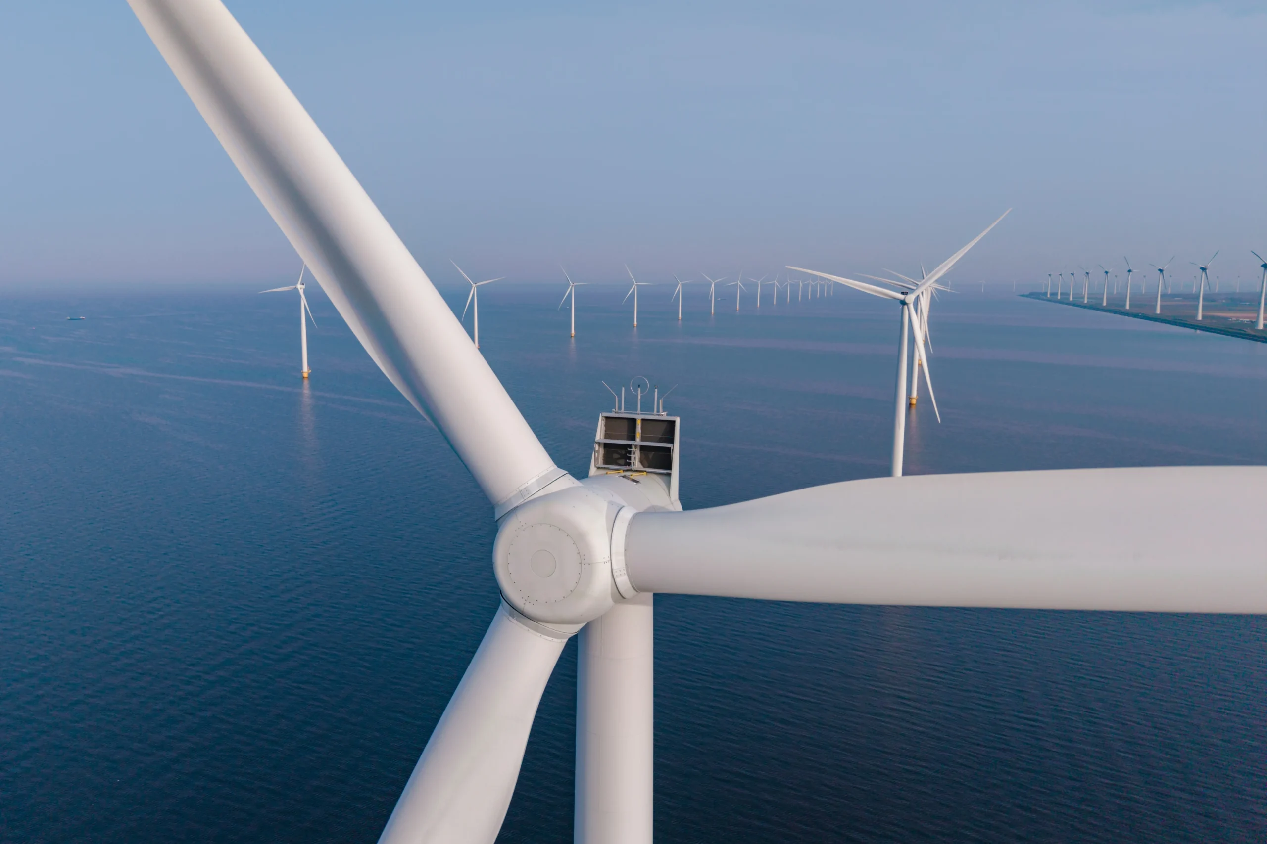 Nadara avanza en el proyecto eólico flotante Bellrock de 1,8 GW en Escocia.