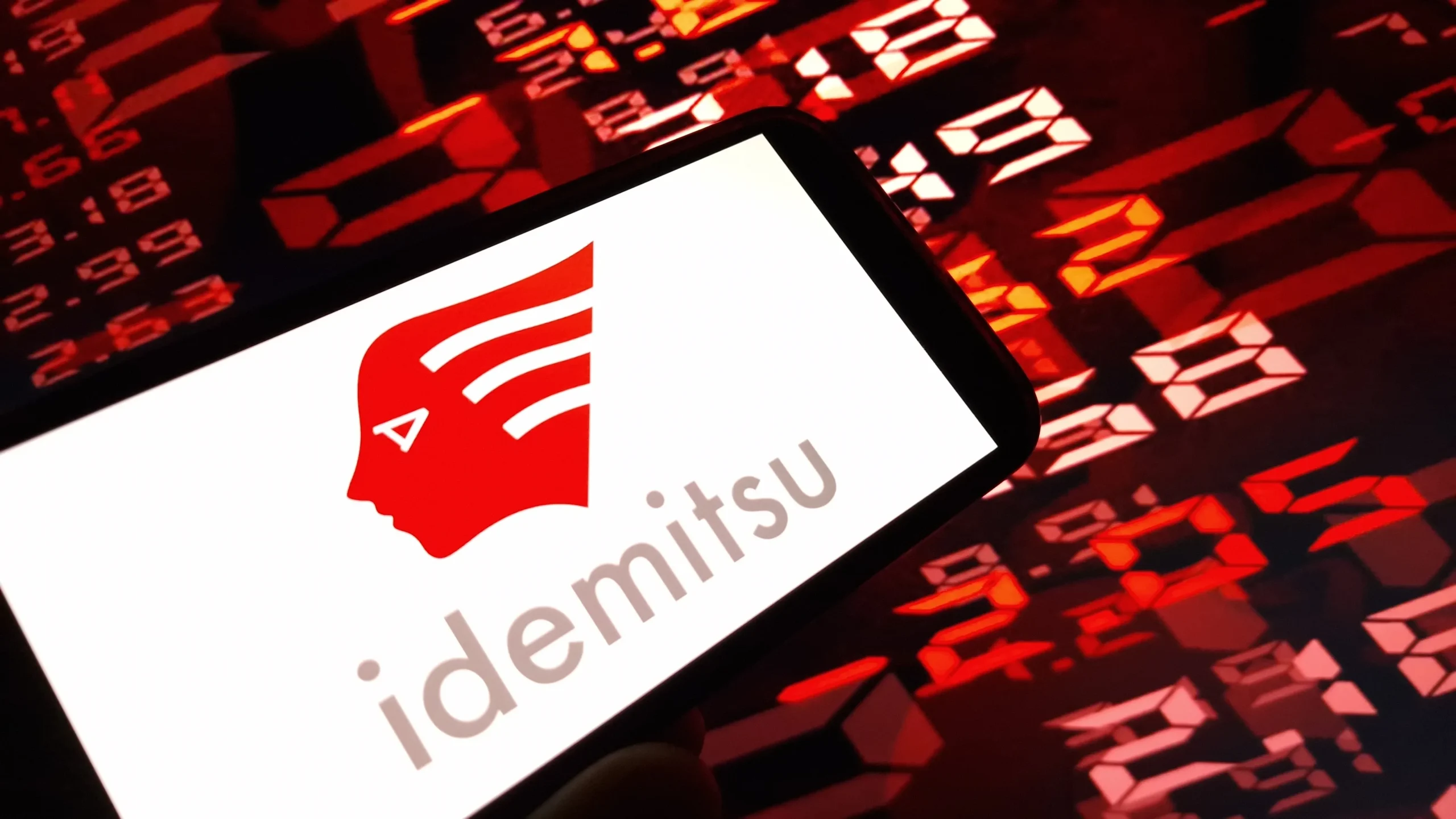 Idemitsu Kosan en nuevo plan para reforzar inversiones en combustibles fósiles y seguridad energética.